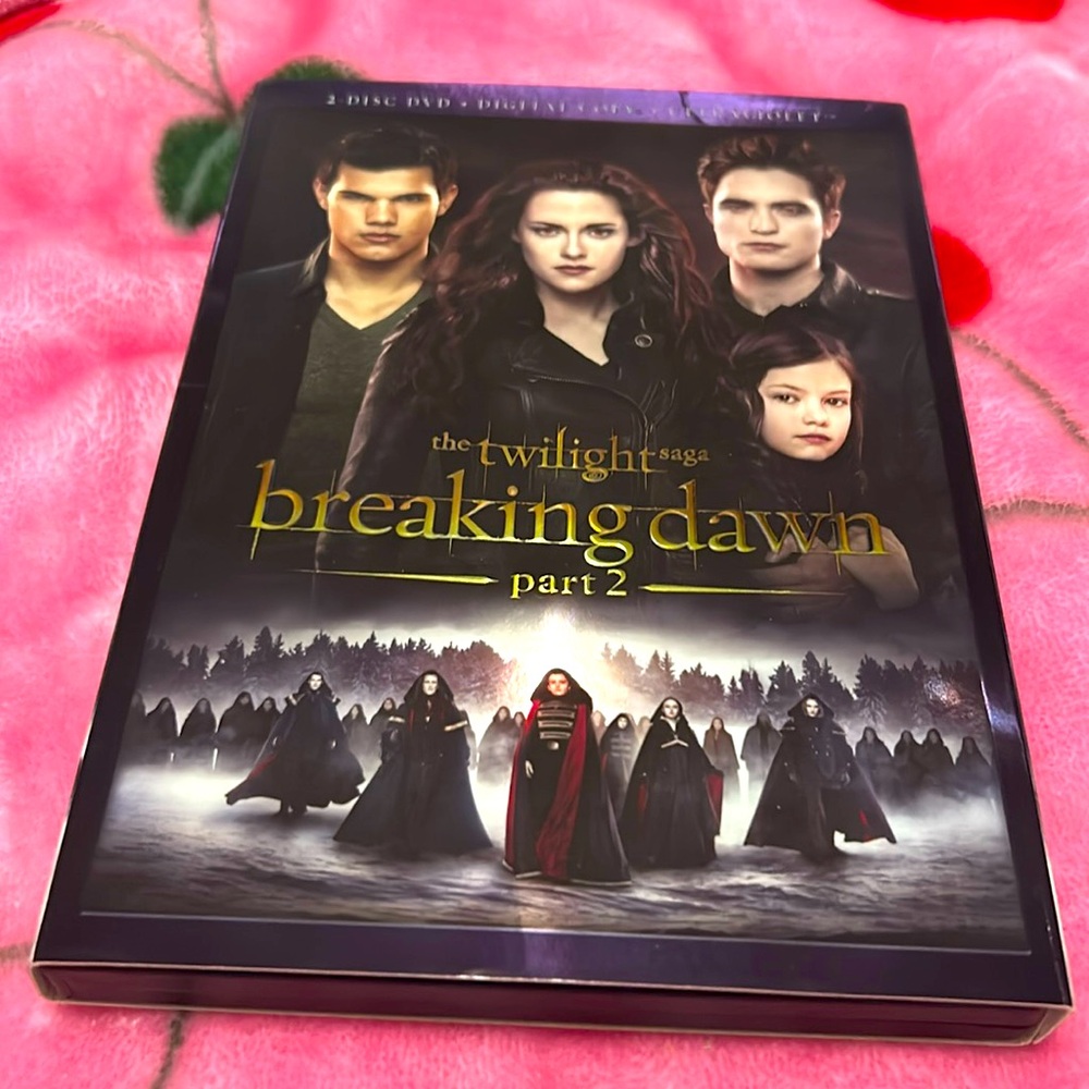The twilight saga BREAKING DAWN pt 2 DVD